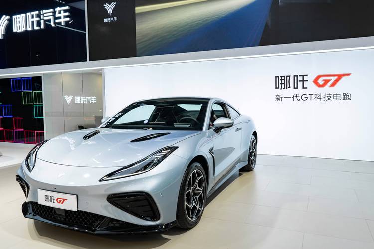 深圳光明区润玛乐企业管理咨询哪吒汽车在智能汽车领域的表现，领途汽车在新能源汽车市场中的影响力